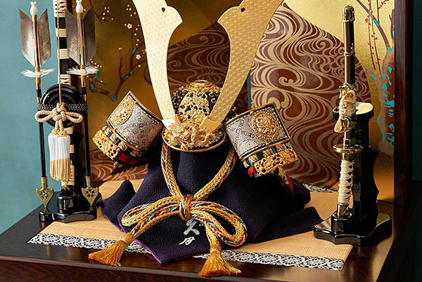 久月　 五月人形　久月 兜 収納飾り 正絹 緋縅 光琳梅二曲屏風 収納箱　詳細画像