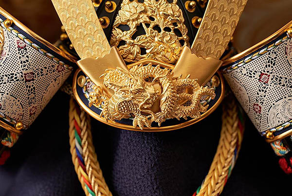 久月　 五月人形　久月 兜 収納飾り 正絹 緋縅 光琳梅二曲屏風 収納箱　詳細画像