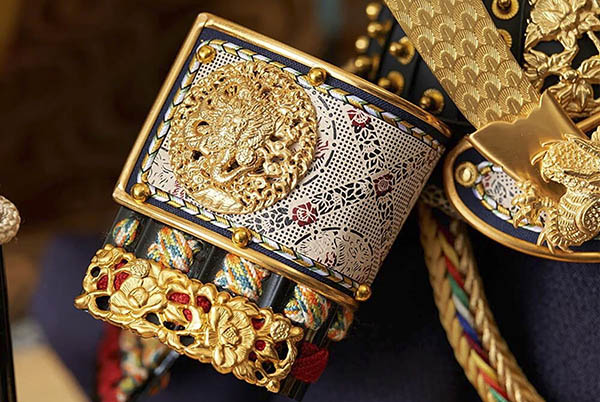 久月　 五月人形　久月 兜 収納飾り 正絹 緋縅 光琳梅二曲屏風 収納箱　詳細画像