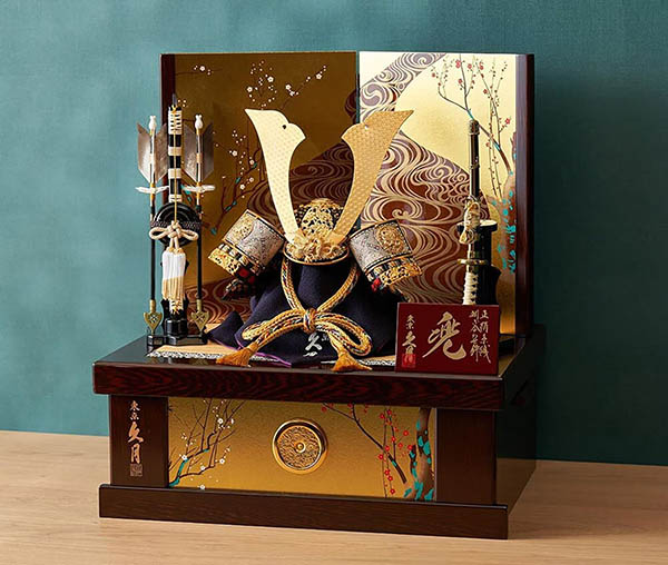 久月　 五月人形　久月 兜 収納飾り 正絹 緋縅 光琳梅二曲屏風 収納箱　詳細画像