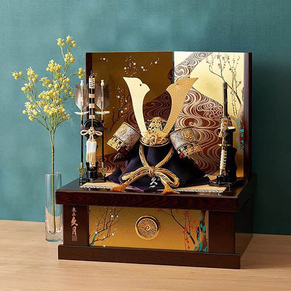 久月　 五月人形　久月 兜 収納飾り 正絹 緋縅 光琳梅二曲屏風 収納箱　詳細画像