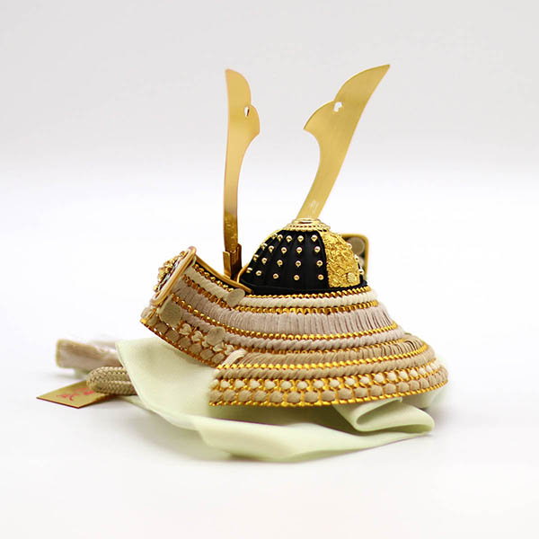 五月人形 久月 鈴木利光作 兜 収納飾り 正絹 薄茶縅 久月監製 金箔二曲屏風 針桐収納箱 白木 木目 詳細画像 久月 五月人形 鈴木利光作 兜 収納飾り 正絹 薄茶縅 久月監製 金箔二曲屏風 針桐収納箱 白木 木目 詳細画像