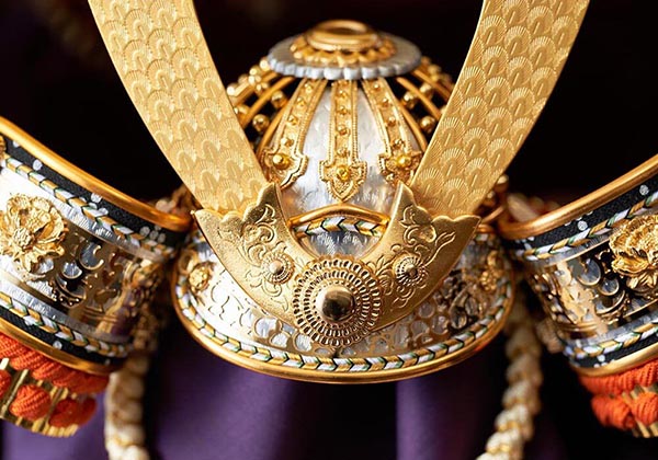 久月　 五月人形　鈴木利光作 兜 収納飾り 本金箔押 正絹 朱糸縅 久月監製　詳細画像