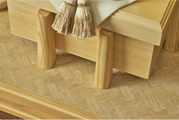 久月　 五月人形　鈴木利光作 兜 平飾り 正絹 茶中白縅 久月監製 金彩山水二曲屏風 白木 木目　詳細画像