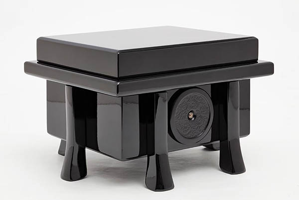 五月人形 久月 中村宗光作 伊達政宗 兜 平飾り 正絹 紺糸縅 久月監製 詳細画像 久月 五月人形 中村宗光作 伊達政宗 兜 平飾り 正絹 紺糸縅 久月監製 詳細画像