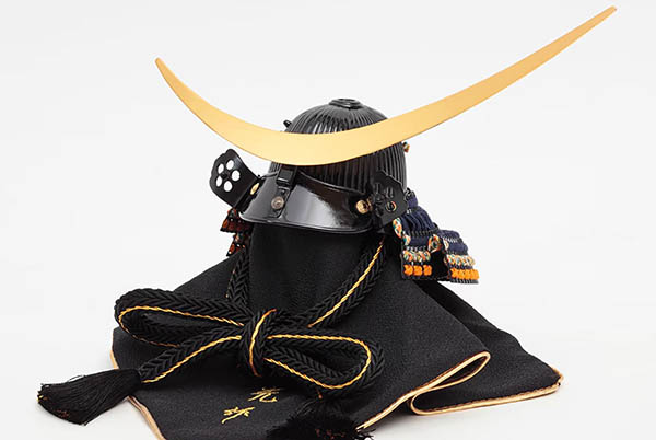 五月人形 久月 中村宗光作 伊達政宗 兜 平飾り 正絹 紺糸縅 久月監製 詳細画像 久月 五月人形 中村宗光作 伊達政宗 兜 平飾り 正絹 紺糸縅 久月監製 詳細画像