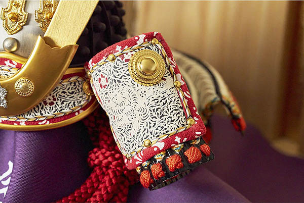 五月人形 久月 中村宗光作 兜 収納飾り 正絹 白糸沢瀉縅 久月監製 麻の葉寄木二曲屏風 タモ収納箱 白木 木目 詳細画像 久月 五月人形 中村宗光作 兜 収納飾り 正絹 白糸沢瀉縅 久月監製 麻の葉寄木二曲屏風 タモ収納箱 白木 木目 詳細画像