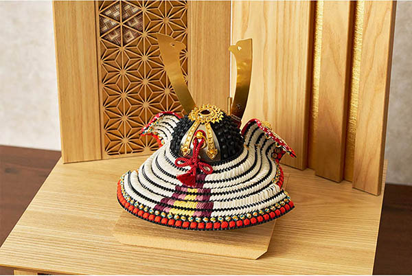 五月人形 久月 中村宗光作 兜 収納飾り 正絹 白糸沢瀉縅 久月監製 麻の葉寄木二曲屏風 タモ収納箱 白木 木目 詳細画像 久月 五月人形 中村宗光作 兜 収納飾り 正絹 白糸沢瀉縅 久月監製 麻の葉寄木二曲屏風 タモ収納箱 白木 木目 詳細画像