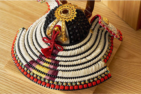 五月人形 久月 中村宗光作 兜 収納飾り 正絹 白糸沢瀉縅 久月監製 麻の葉寄木二曲屏風 タモ収納箱 白木 木目 詳細画像 久月 五月人形 中村宗光作 兜 収納飾り 正絹 白糸沢瀉縅 久月監製 麻の葉寄木二曲屏風 タモ収納箱 白木 木目 詳細画像