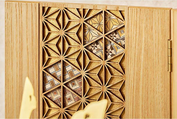 五月人形 久月 中村宗光作 兜 収納飾り 正絹 白糸沢瀉縅 久月監製 麻の葉寄木二曲屏風 タモ収納箱 白木 木目 詳細画像 久月 五月人形 中村宗光作 兜 収納飾り 正絹 白糸沢瀉縅 久月監製 麻の葉寄木二曲屏風 タモ収納箱 白木 木目 詳細画像