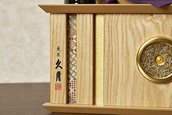 五月人形 久月 中村宗光作 兜 収納飾り 正絹 白糸沢瀉縅 久月監製 麻の葉寄木二曲屏風 タモ収納箱 白木 木目 詳細画像 久月 五月人形 中村宗光作 兜 収納飾り 正絹 白糸沢瀉縅 久月監製 麻の葉寄木二曲屏風 タモ収納箱 白木 木目 詳細画像