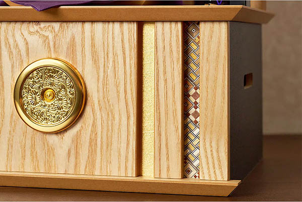 五月人形 久月 中村宗光作 兜 収納飾り 正絹 白糸沢瀉縅 久月監製 麻の葉寄木二曲屏風 タモ収納箱 白木 木目 詳細画像 久月 五月人形 中村宗光作 兜 収納飾り 正絹 白糸沢瀉縅 久月監製 麻の葉寄木二曲屏風 タモ収納箱 白木 木目 詳細画像