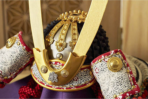 五月人形 久月 中村宗光作 兜 収納飾り 正絹 白糸沢瀉縅 久月監製 麻の葉寄木二曲屏風 タモ収納箱 白木 木目 詳細画像 久月 五月人形 中村宗光作 兜 収納飾り 正絹 白糸沢瀉縅 久月監製 麻の葉寄木二曲屏風 タモ収納箱 白木 木目 詳細画像