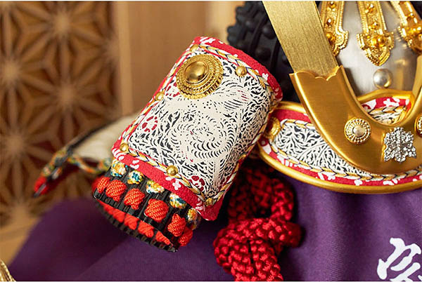 五月人形 久月 中村宗光作 兜 収納飾り 正絹 白糸沢瀉縅 久月監製 麻の葉寄木二曲屏風 タモ収納箱 白木 木目 詳細画像 久月 五月人形 中村宗光作 兜 収納飾り 正絹 白糸沢瀉縅 久月監製 麻の葉寄木二曲屏風 タモ収納箱 白木 木目 詳細画像