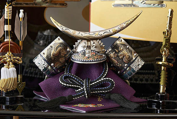 久月　 五月人形　上原玉鳳作 伊達政宗 兜 収納飾り 正絹 色々縅 久月監製　詳細画像