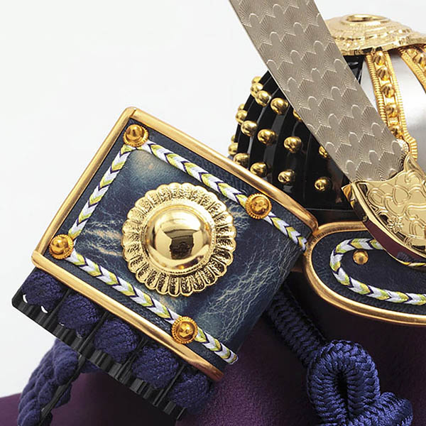 五月人形 久月 大越広孝作 兜 収納飾り 緋糸沢瀉縅 久月監製 緑松蒔絵二曲屏風 収納箱 詳細画像 久月 五月人形 大越広孝作 兜 収納飾り 緋糸沢瀉縅 久月監製 緑松蒔絵二曲屏風 収納箱 詳細画像