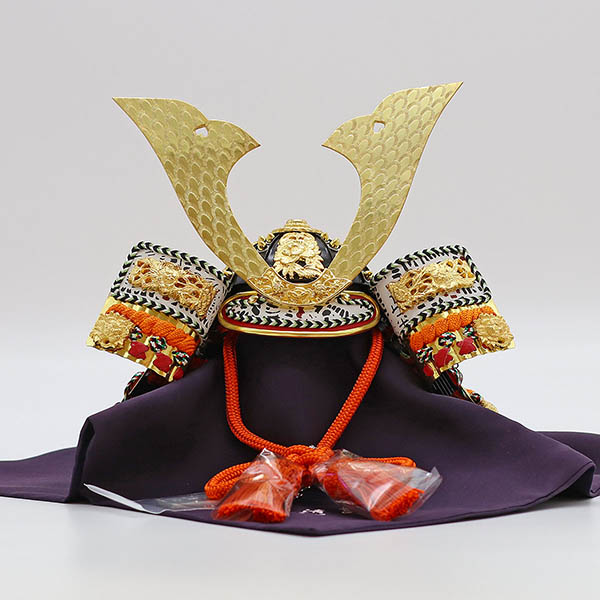 久月　 五月人形　粟田口清信作 兜 平飾り 本金箔押 正絹 朱赤糸縅 久月監製 松竹梅四曲屏風　詳細画像