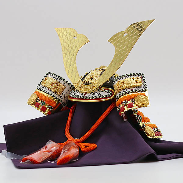 久月　 五月人形　粟田口清信作 兜 平飾り 本金箔押 正絹 朱赤糸縅 久月監製 松竹梅四曲屏風　詳細画像