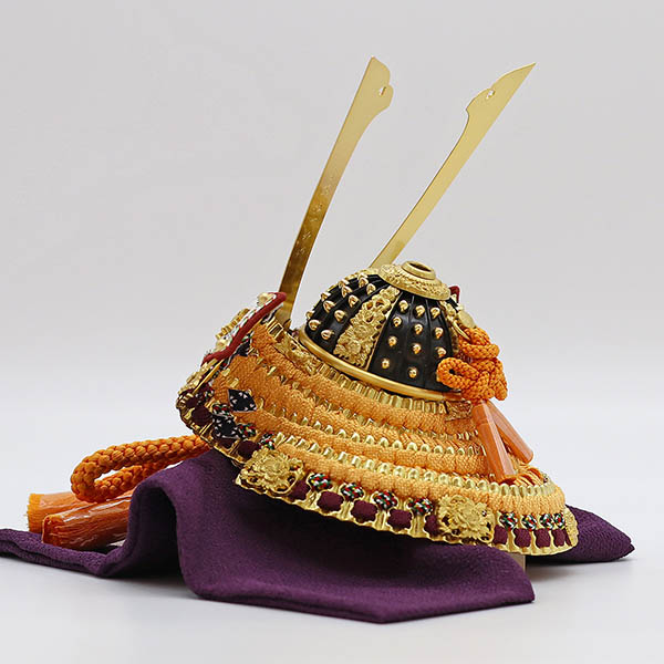 久月　 五月人形　平安一水作 兜 平飾り 本金箔押 正絹 裾裏緋縅 駿河古典蒔絵 久月監製 　詳細画像