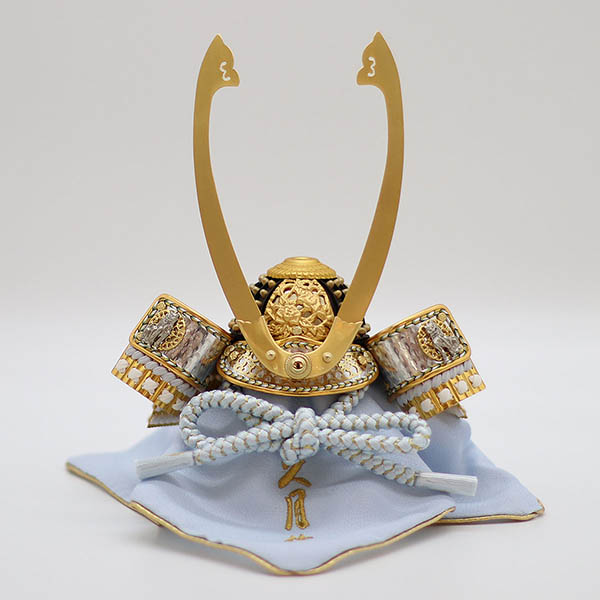 五月人形 久月 久月作 獅狛之兜 平飾り 正絹 水色匂縅 緑針松屏風 甲冑師 鈴木利光 詳細画像 久月 五月人形 久月作 獅狛之兜 平飾り 正絹 水色匂縅 緑針松屏風 甲冑師 鈴木利光 詳細画像