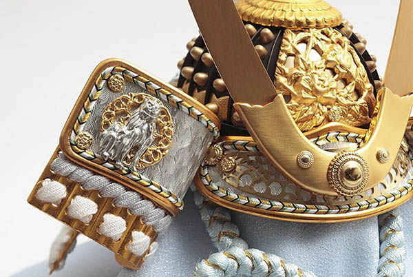 五月人形 久月 久月作 獅狛之兜 平飾り 正絹 水色匂縅 緑針松屏風 甲冑師 鈴木利光 詳細画像 久月 五月人形 久月作 獅狛之兜 平飾り 正絹 水色匂縅 緑針松屏風 甲冑師 鈴木利光 詳細画像