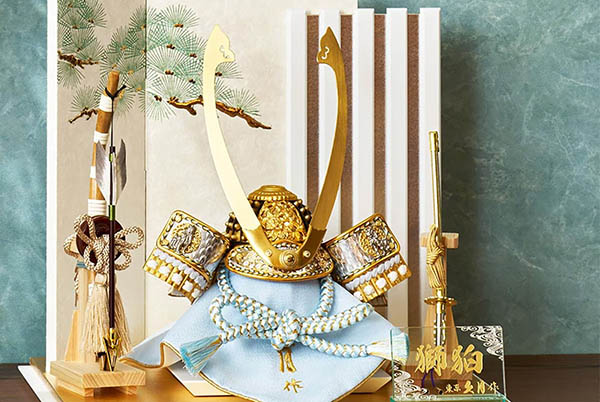 五月人形 久月 久月作 獅狛之兜 平飾り 正絹 水色匂縅 緑針松屏風 甲冑師 鈴木利光 詳細画像 久月 五月人形 久月作 獅狛之兜 平飾り 正絹 水色匂縅 緑針松屏風 甲冑師 鈴木利光 詳細画像