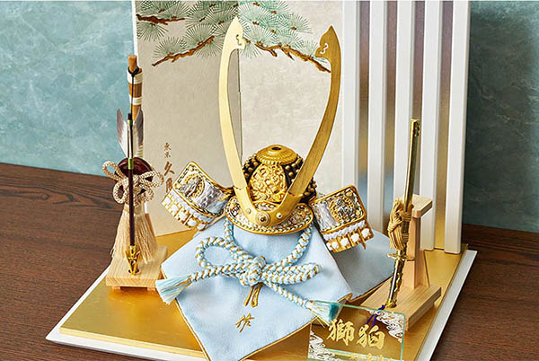 五月人形 久月 久月作 獅狛之兜 平飾り 正絹 水色匂縅 緑針松屏風 甲冑師 鈴木利光 詳細画像 久月 五月人形 久月作 獅狛之兜 平飾り 正絹 水色匂縅 緑針松屏風 甲冑師 鈴木利光 詳細画像