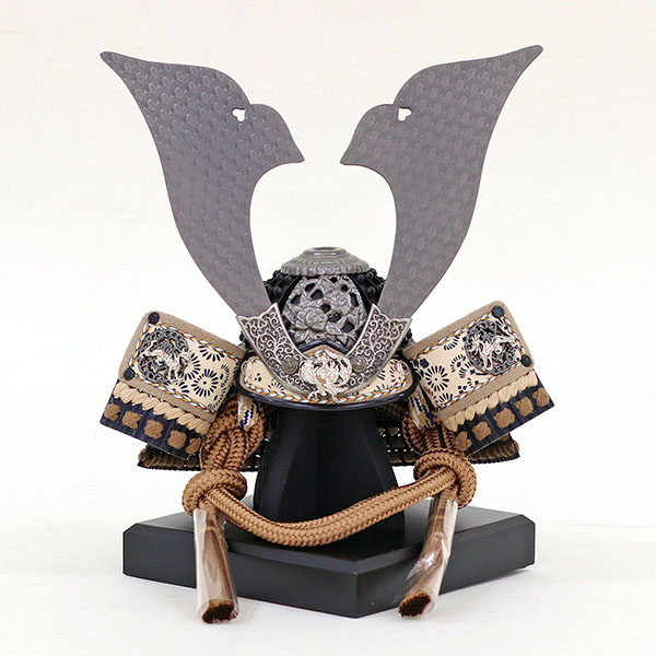 久月　 五月人形　久月作 四神之兜 平盛り 正絹 薄茶裾濃縅 折りたたみ式台 甲冑師 鈴木利光　詳細画像