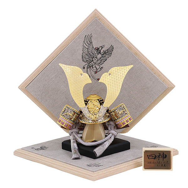 久月作 四神之兜 平飾り 正絹 紫裾濃縅 折りたたみ式台 甲冑師 鈴木利光 【D-4】