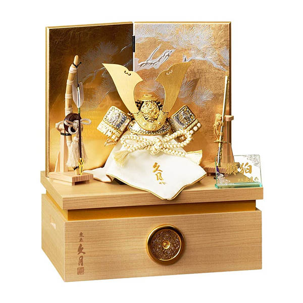 五月人形 久月 久月作 獅狛之兜 収納飾り 正絹 萌黄匂縅 銀松二曲 甲冑師 鈴木利光 詳細画像 久月 五月人形 久月作 獅狛之兜 収納飾り 正絹 萌黄匂縅 銀松二曲 甲冑師 鈴木利光 詳細画像