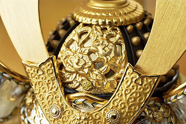 五月人形 久月 久月作 獅狛之兜 収納飾り 正絹 萌黄匂縅 銀松二曲 甲冑師 鈴木利光 詳細画像 久月 五月人形 久月作 獅狛之兜 収納飾り 正絹 萌黄匂縅 銀松二曲 甲冑師 鈴木利光 詳細画像