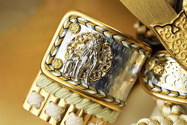 五月人形 久月 久月作 獅狛之兜 収納飾り 正絹 萌黄匂縅 銀松二曲 甲冑師 鈴木利光 詳細画像 久月 五月人形 久月作 獅狛之兜 収納飾り 正絹 萌黄匂縅 銀松二曲 甲冑師 鈴木利光 詳細画像