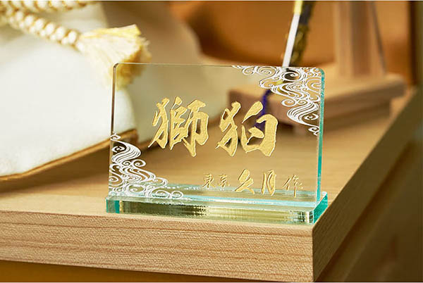 五月人形 久月 久月作 獅狛之兜 収納飾り 正絹 萌黄匂縅 銀松二曲 甲冑師 鈴木利光 詳細画像 久月 五月人形 久月作 獅狛之兜 収納飾り 正絹 萌黄匂縅 銀松二曲 甲冑師 鈴木利光 詳細画像