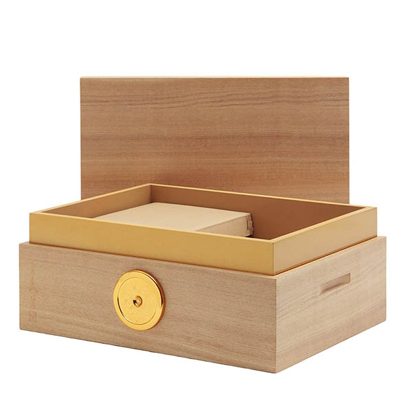 五月人形 久月 久月作 獅狛之兜 収納飾り 正絹 萌黄匂縅 銀松二曲 甲冑師 鈴木利光 詳細画像 久月 五月人形 久月作 獅狛之兜 収納飾り 正絹 萌黄匂縅 銀松二曲 甲冑師 鈴木利光 詳細画像