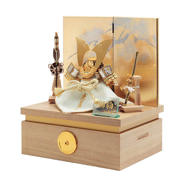 五月人形 久月 久月作 獅狛之兜 収納飾り 正絹 萌黄匂縅 銀松二曲 甲冑師 鈴木利光 詳細画像 久月 五月人形 久月作 獅狛之兜 収納飾り 正絹 萌黄匂縅 銀松二曲 甲冑師 鈴木利光 詳細画像