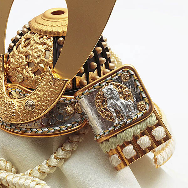 五月人形 久月 久月作 獅狛之兜 収納飾り 正絹 萌黄匂縅 銀松二曲 甲冑師 鈴木利光 詳細画像 久月 五月人形 久月作 獅狛之兜 収納飾り 正絹 萌黄匂縅 銀松二曲 甲冑師 鈴木利光 詳細画像