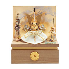 五月人形: 久月作 獅狛之兜 収納飾り 正絹 萌黄匂縅 銀松二曲 甲冑師 鈴木利光 【D-10】