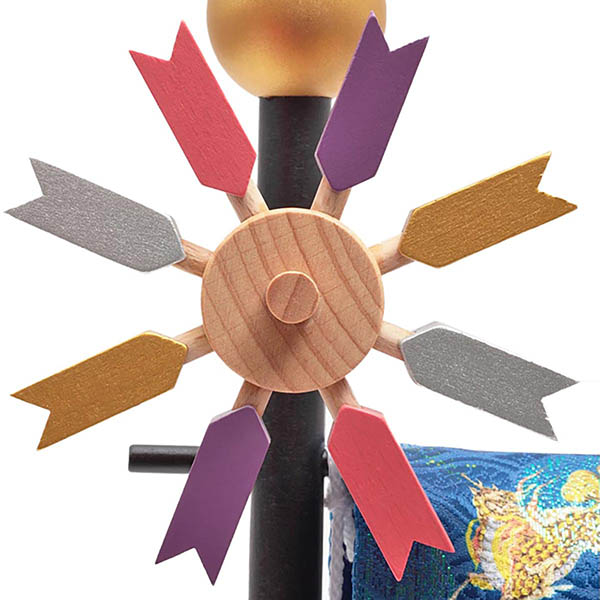 久月　 五月人形　久月作 麒麟児之兜 平飾り 正絹曙縅 麒麟児鯉飾り付き  甲冑師 鈴木利光　詳細画像