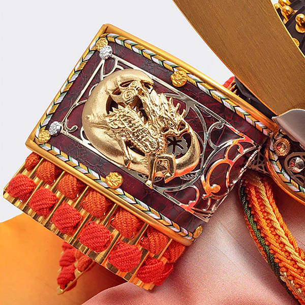 久月　 五月人形　久月作 麒麟児之兜 平飾り 正絹曙縅 麒麟児鯉飾り付き  甲冑師 鈴木利光　詳細画像