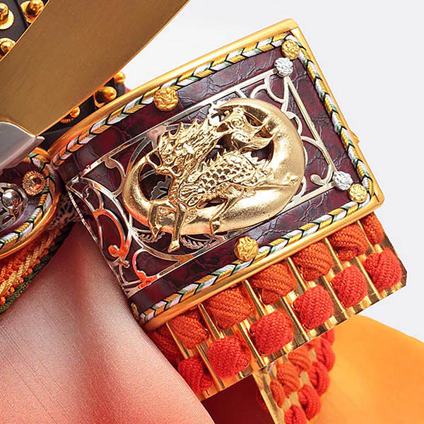 久月　 五月人形　久月作 麒麟児之兜 平飾り 正絹曙縅 麒麟児鯉飾り付き  甲冑師 鈴木利光　詳細画像