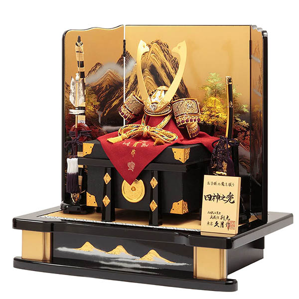 五月人形 久月 久月作 四神之兜 高床台飾り 正絹 緋糸沢瀉縅 駿河古典蒔絵 甲冑師 鈴木利光 詳細画像 久月 五月人形 久月作 四神之兜 高床台飾り 正絹 緋糸沢瀉縅 駿河古典蒔絵 甲冑師 鈴木利光 詳細画像