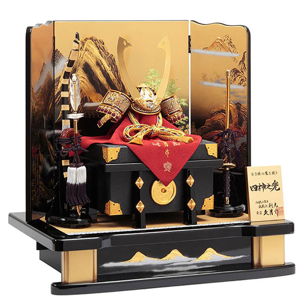 五月人形 久月 久月作 四神之兜 高床台飾り 正絹 緋糸沢瀉縅 駿河古典蒔絵 甲冑師 鈴木利光 詳細画像 久月 五月人形 久月作 四神之兜 高床台飾り 正絹 緋糸沢瀉縅 駿河古典蒔絵 甲冑師 鈴木利光 詳細画像