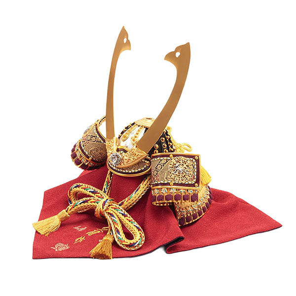 五月人形 久月 久月作 四神之兜 高床台飾り 正絹 緋糸沢瀉縅 駿河古典蒔絵 甲冑師 鈴木利光 詳細画像 久月 五月人形 久月作 四神之兜 高床台飾り 正絹 緋糸沢瀉縅 駿河古典蒔絵 甲冑師 鈴木利光 詳細画像