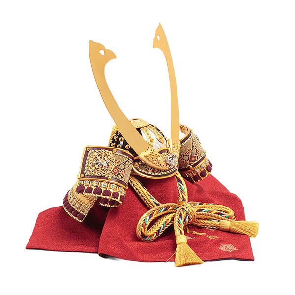 五月人形 久月 久月作 四神之兜 高床台飾り 正絹 緋糸沢瀉縅 駿河古典蒔絵 甲冑師 鈴木利光 詳細画像 久月 五月人形 久月作 四神之兜 高床台飾り 正絹 緋糸沢瀉縅 駿河古典蒔絵 甲冑師 鈴木利光 詳細画像