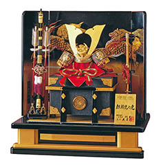 五月人形: 久月作 麒麟児之兜 高床台飾り 正絹朱糸縅 駿河古典蒔絵 甲冑師 鈴木利光 【D-5】