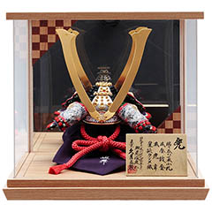 五月人形: 加藤峻厳作 兜 紫肩萌黄縅 貼り合わせ小札 久月監製 木目 鏡面バック アクリルケース 【D-67】