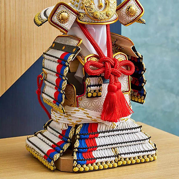 久月　 五月人形　久月 奉納鎧 平飾り 正絹 白糸褄取縅　詳細画像