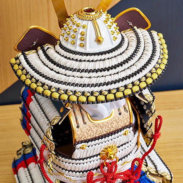 久月　 五月人形　久月 奉納鎧 平飾り 正絹 白糸褄取縅　詳細画像