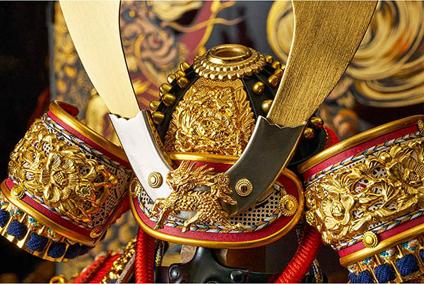 五月人形 久月 久月作 麒麟児大鎧 収納飾り 正絹 朱糸縅 駿河古典蒔絵 春慶塗り 甲冑師 鈴木利光 詳細画像 久月 五月人形 久月作 麒麟児大鎧 収納飾り 正絹 朱糸縅 駿河古典蒔絵 春慶塗り 甲冑師 鈴木利光 詳細画像