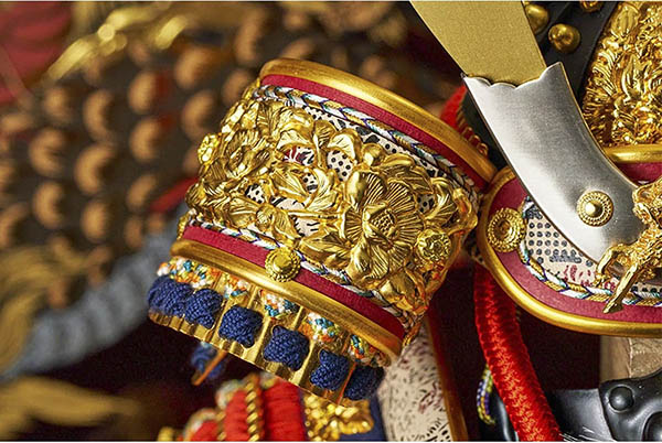 五月人形 久月 久月作 麒麟児大鎧 収納飾り 正絹 朱糸縅 駿河古典蒔絵 春慶塗り 甲冑師 鈴木利光 詳細画像 久月 五月人形 久月作 麒麟児大鎧 収納飾り 正絹 朱糸縅 駿河古典蒔絵 春慶塗り 甲冑師 鈴木利光 詳細画像